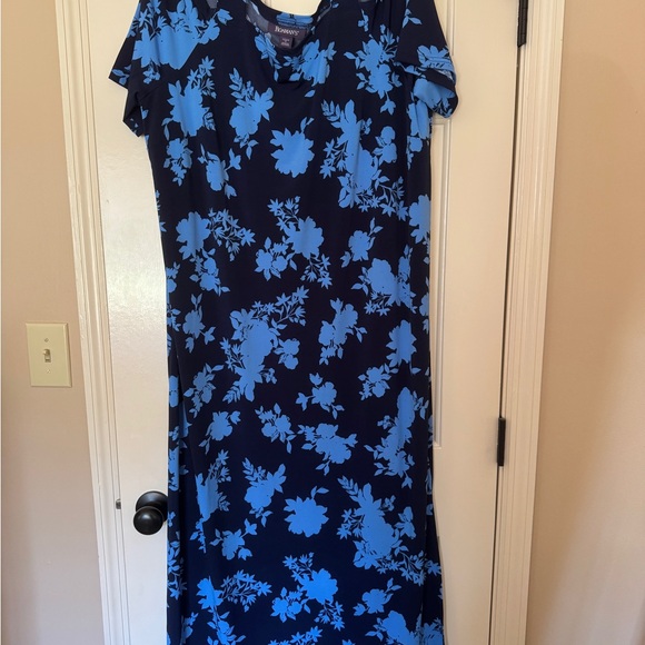 Roaman's Dresses & Skirts - Roaman's Navy and Light Blue Floral Maxi Dress! Great for resort night out!